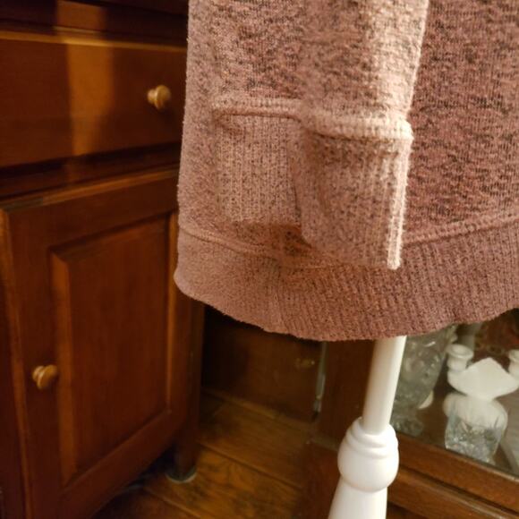 Any body pink sweater excellent condition size 1X‎ soft and cozy - Picture 4 of 9